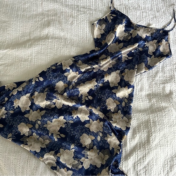 Adonna Medium Silky V-line Long Blue Dress with Roses - Picture 13 of 13